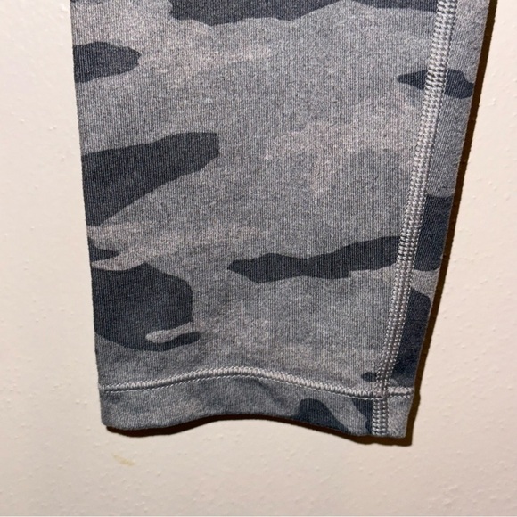 Athleta Girl Chit Chat Capri Leggings and Under Armour Leggings Size Large 12 - Picture 6 of 16